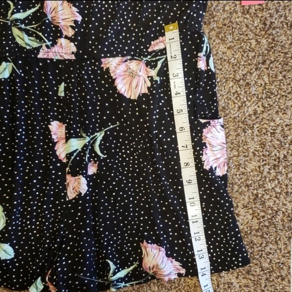 NWT Xhilaration flower print short sleeve romper.. - Picture 3 of 6